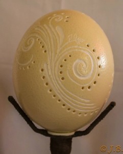 Straußeneilampe mit lederbezogenem Fuß 3